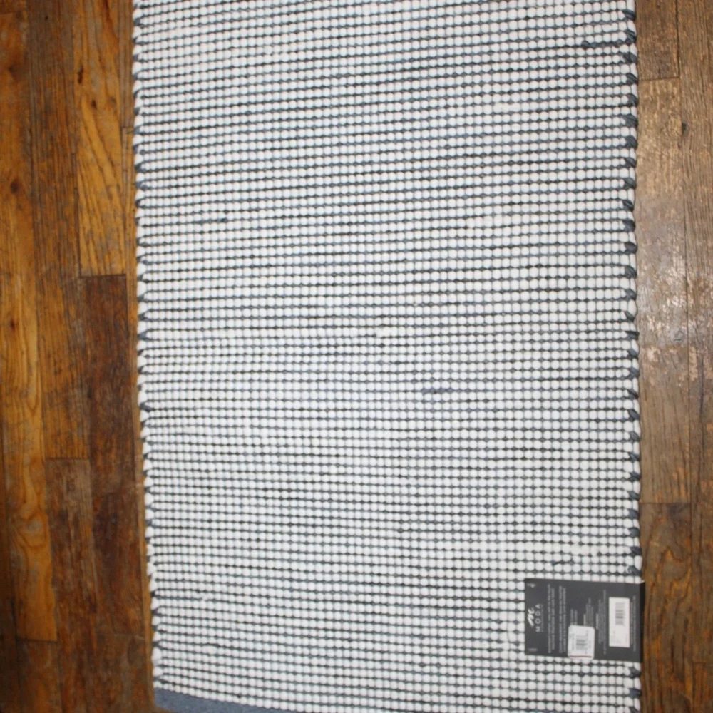 Pottery Barn. Moda at home enterprise. Toledo. Grey. Bath Mat. Sz. 20